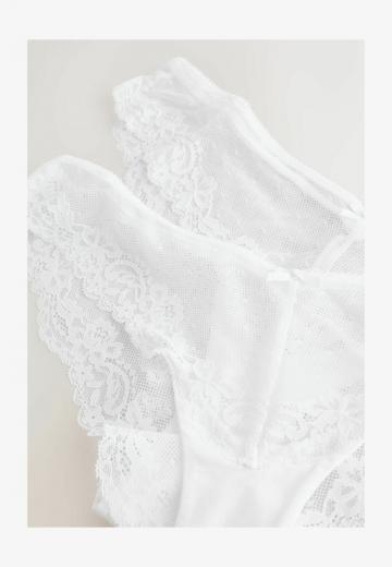 Трусы на бедрах