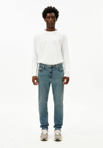 Прямые джинсы