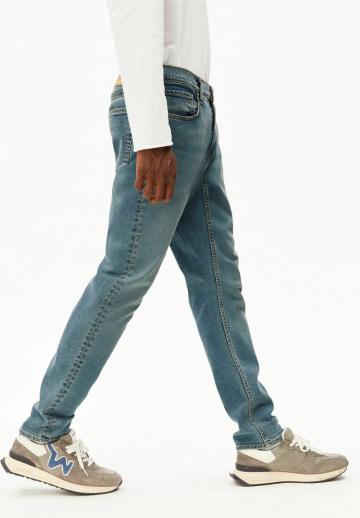 Прямые джинсы