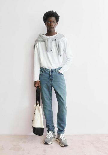 Прямые джинсы