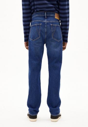 Прямые джинсы