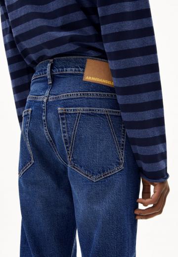 Прямые джинсы