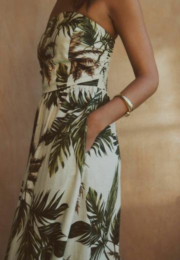 Платье без бретелек