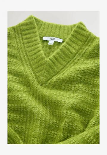 Пуловер с вырезом V