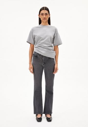 Клешеные джинсы