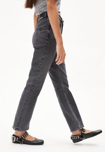 Клешеные джинсы