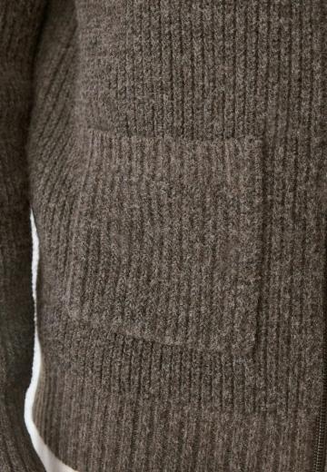 Вязаная кофта