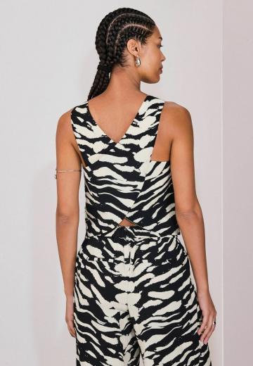 Блузка без рукавов