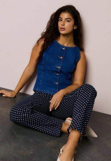 Джинсовая жилетка