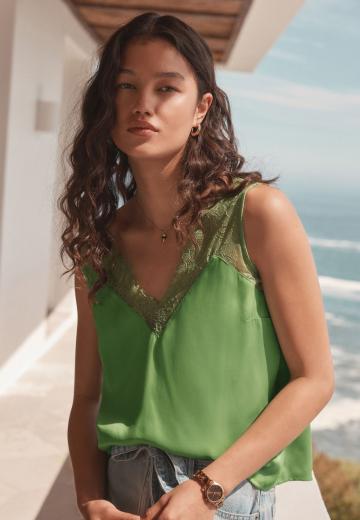 Блузка без рукавов