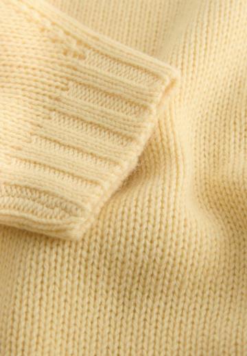 Пуловер с вырезом V