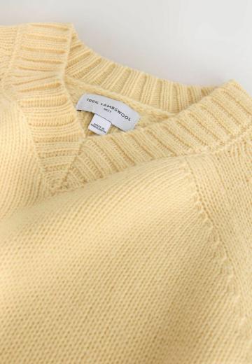 Пуловер с вырезом V