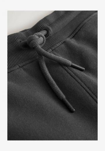 Брюки с накладными карманами