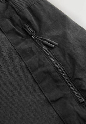 Брюки с накладными карманами