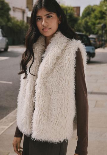 Пуховой жилет