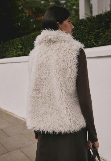 Пуховой жилет