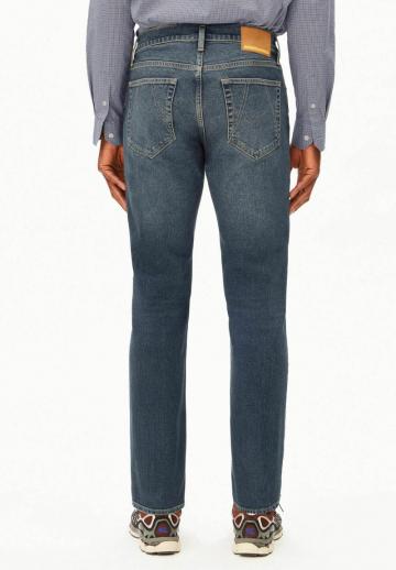 Узкие джинсы