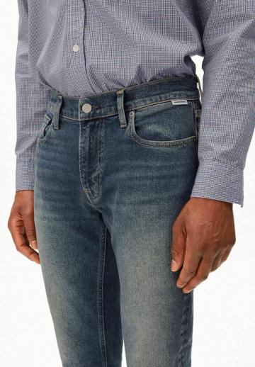 Узкие джинсы