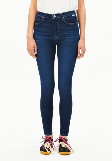 Узкие джинсы