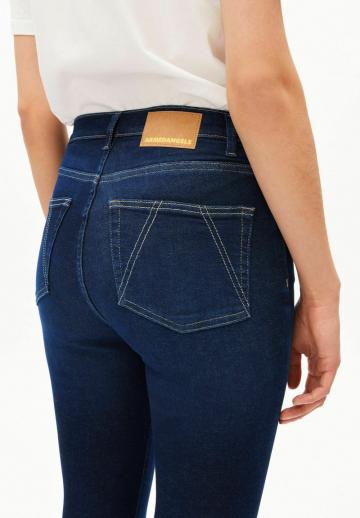 Узкие джинсы