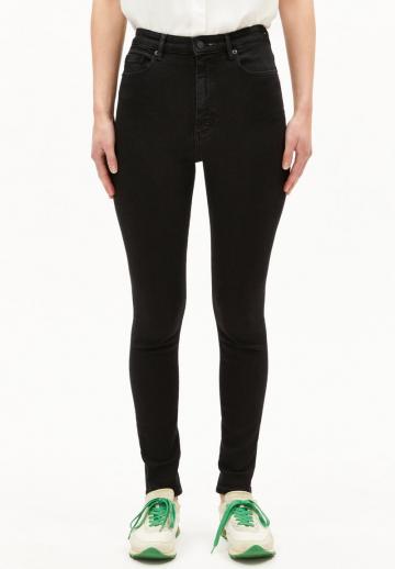 Узкие джинсы