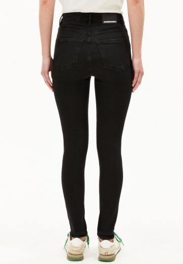 Узкие джинсы