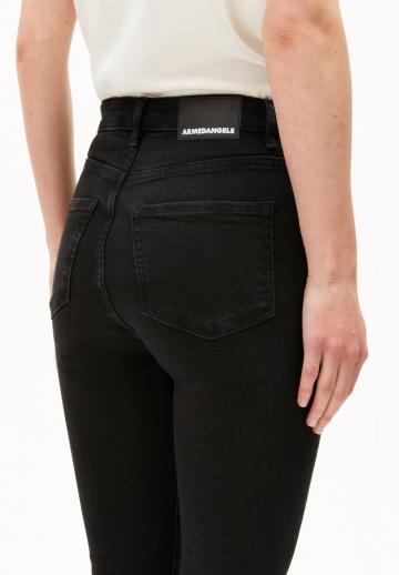 Узкие джинсы