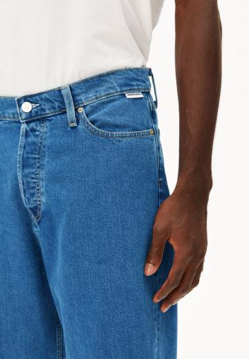 Прямые джинсы