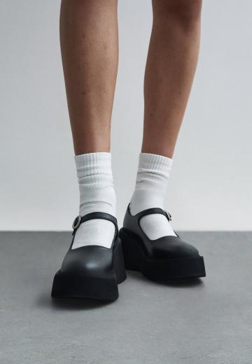 Туфли на высоком каблуке