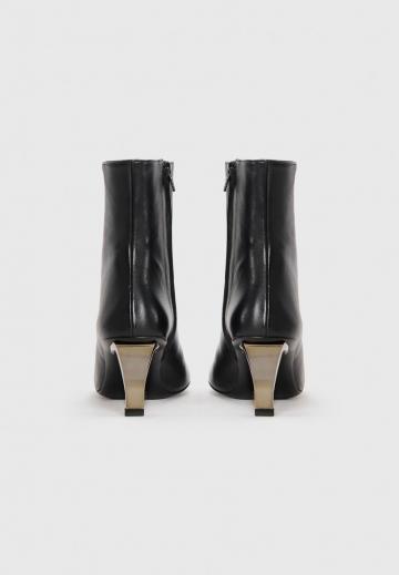 Высокие сапоги