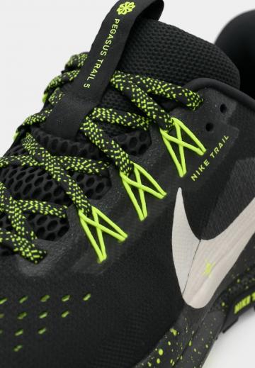 Беговые кроссовки