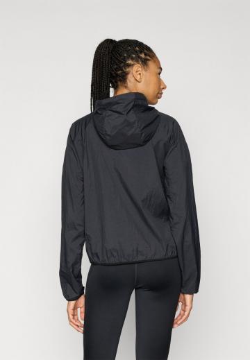 Спортивная куртка