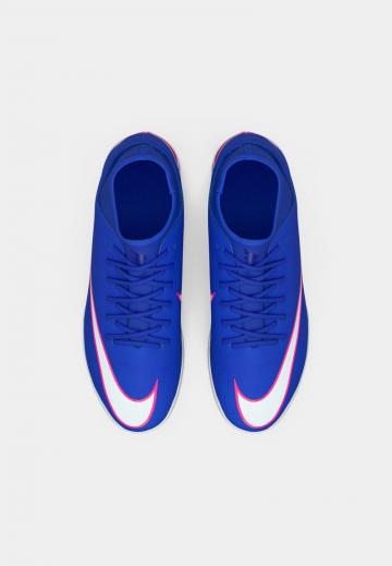 Футбольные бутсы