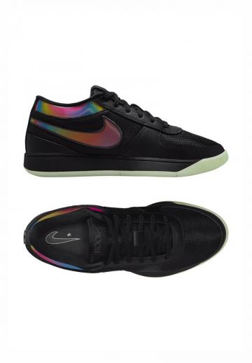 Походные кроссовки