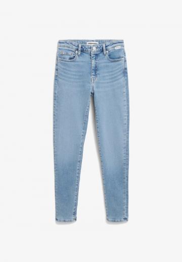 Узкие джинсы