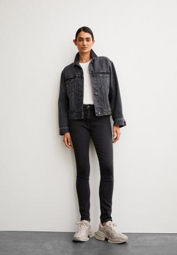 Узкие джинсы