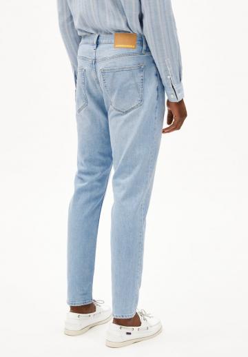 Узкие джинсы