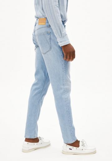 Узкие джинсы