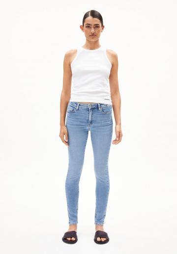 Узкие джинсы