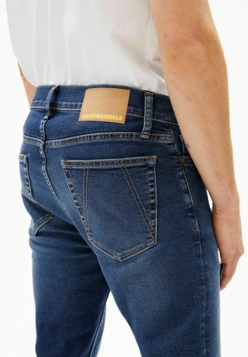 Узкие джинсы