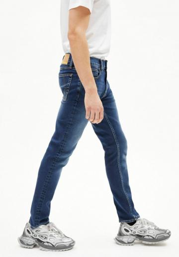 Узкие джинсы