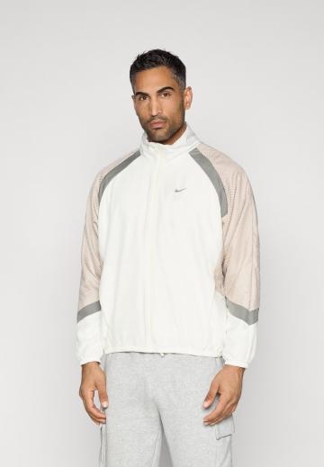 Спортивная куртка