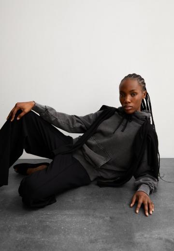 Пуловер с капюшоном