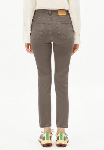 Короткие джинсы