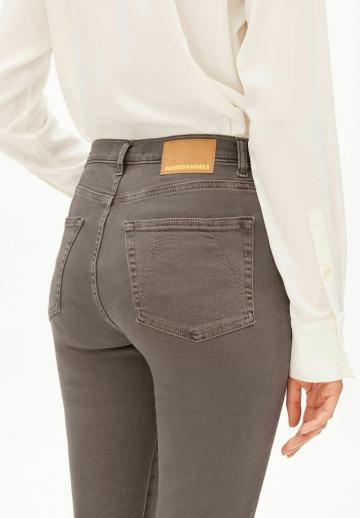 Короткие джинсы