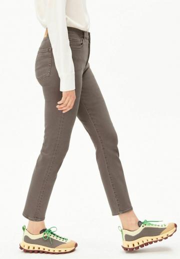 Короткие джинсы