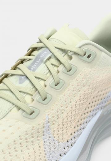 Беговые кроссовки