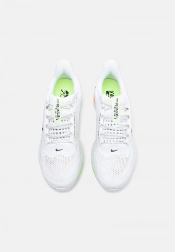 Беговые кроссовки