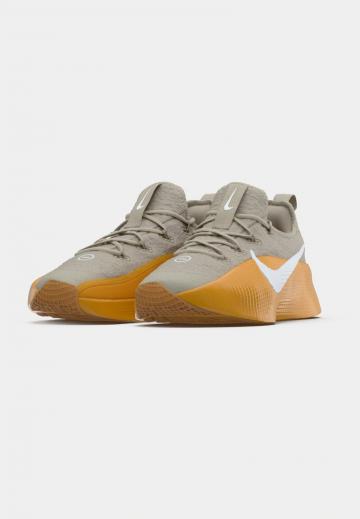 Тренировочные кроссовки