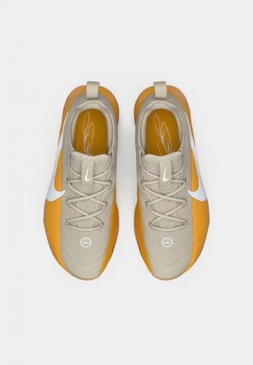 Тренировочные кроссовки